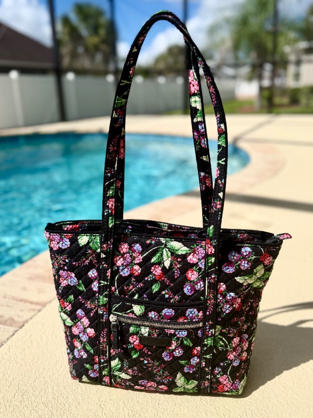 Vera Bradley Winter Berry Tote Bag, Vintage/Retired - Picture 2 of 14